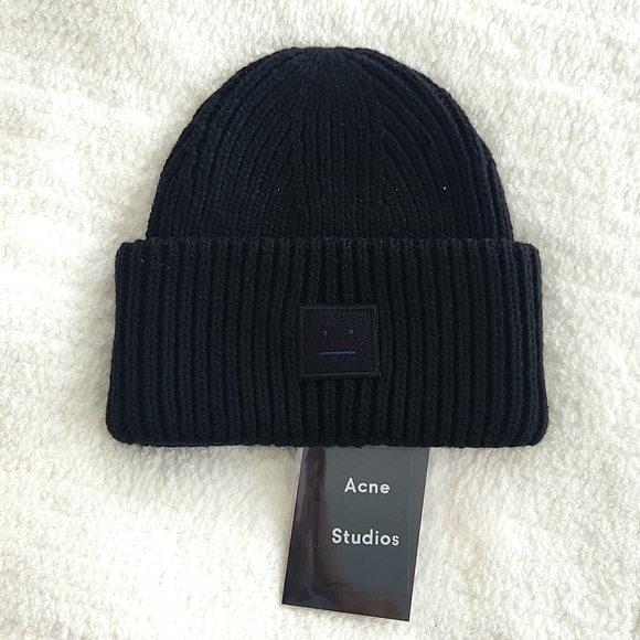 ACNE STUDIOS Beanie pansy large face winter hat. - Picture 1 of 5